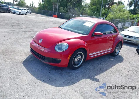 2012 Volkswagen Beetle 2.5L z USA, uszkodzony, nr VIN 3VWJP7ATXCM661910
